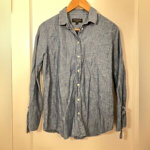 Banana Republic Light Blue Casual Button-Down Shirt